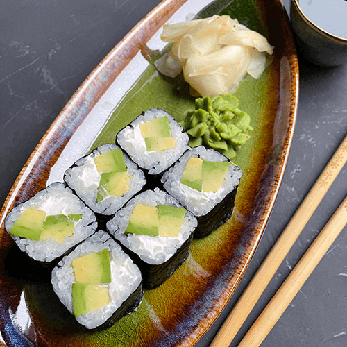 Маки с авокадо и сыром Маки с авокадо и сыром